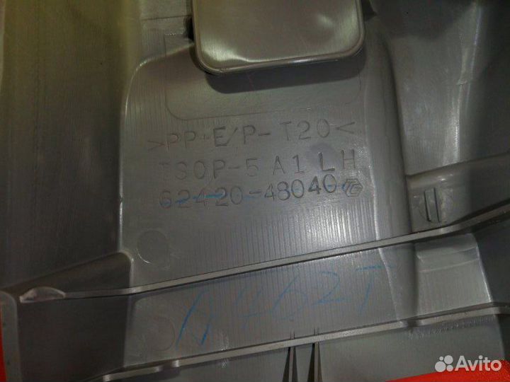 Накладка центральной стойки левая Lexus Rx300