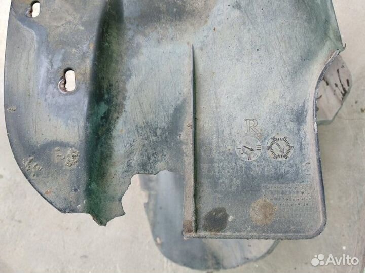 Подкрылок задний правый Volkswagen Passat B5+
