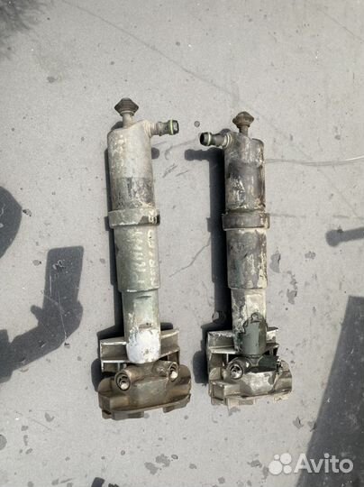 Левая форсунка омывателя фар Mercedes w210