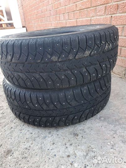 Bridgestone Ice Cruiser 7000 215/60 R17