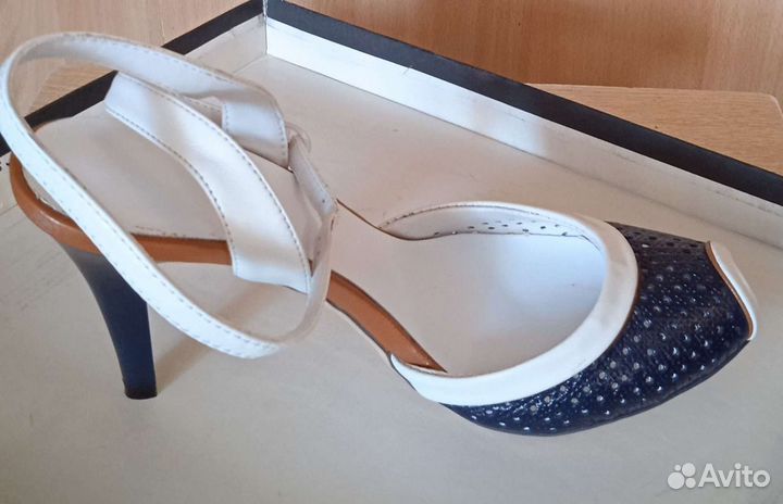 Босоножки женские