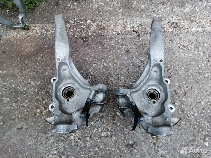 Кулак передний поворотный Range Rover Sport 2 рест