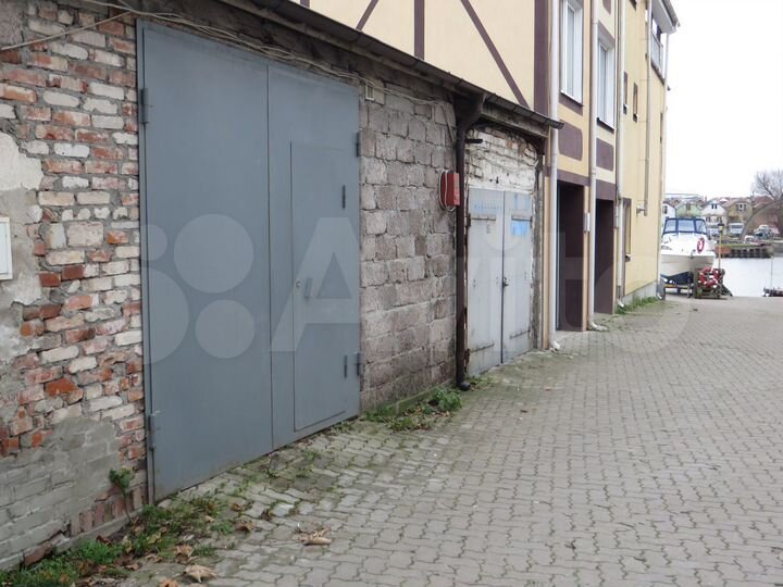 Гараж, > 30 м²