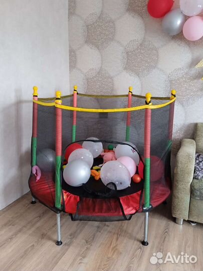 Батут с защитной сеткой