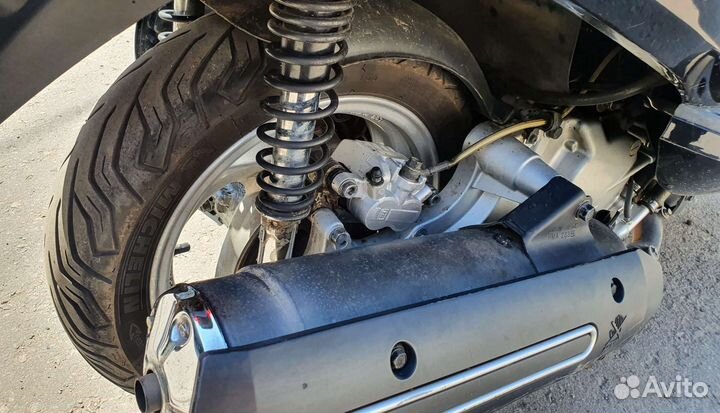 Продаю SYM GTS 250