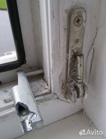 Мастер по ремонту пластиковых окон дверей