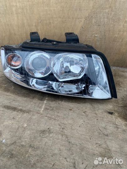 Фара передняя правая Audi A4 B6 ксенон