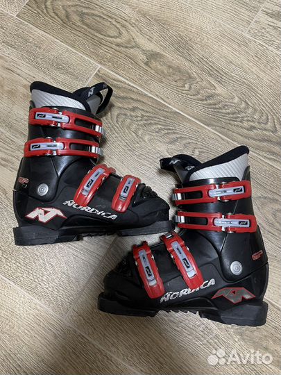 Горнолыжные ботинки детские nordica
