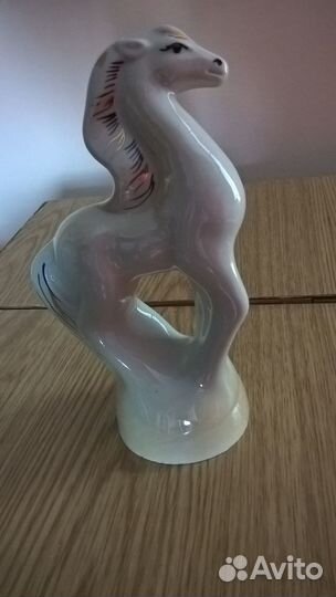 Статуэтка фарфор конь лошадь