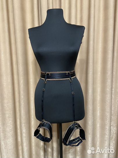 Пояс для чулков с гартерами