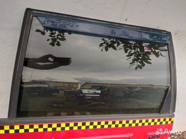 Стекло дверное заднее левое Volkswagen Passat B3