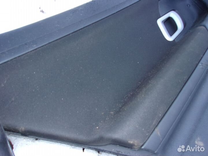 Обшивка двери Skoda Fabia 2. 2010г