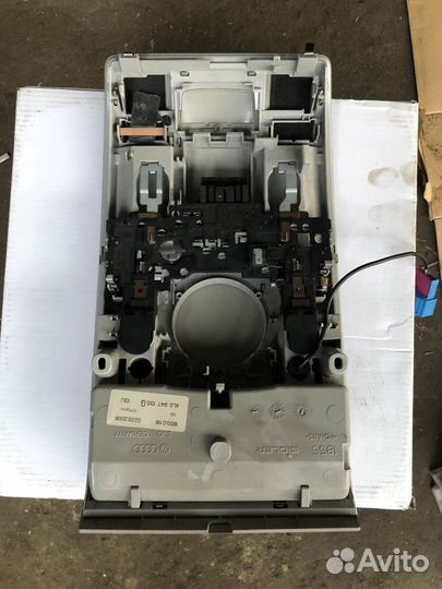 Плафон салонный Audi Q7 4L