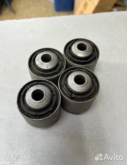 Сайлентблоки задних поперечных рыч BMW3 E90 X1 E84