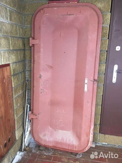 Судовые двери