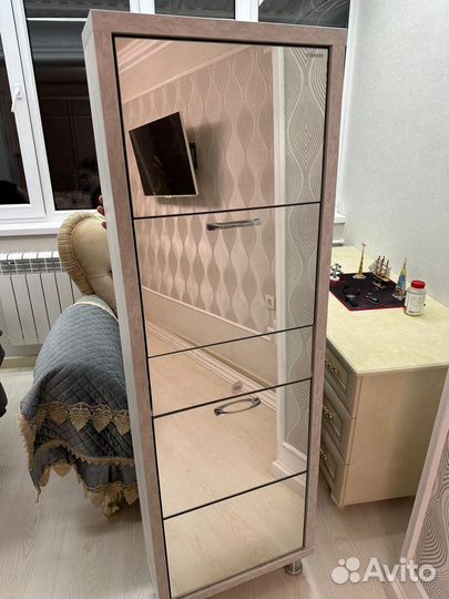 Новая Заводская Обувница с зеркальными ящиками