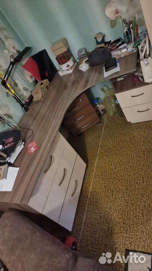 Письменный стол угловой