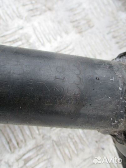 Амортизатор передний KYB Toyota Yaris 2004г