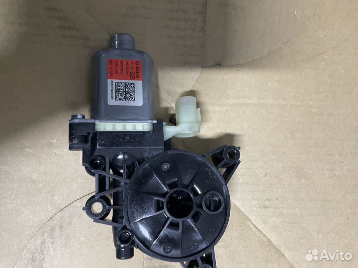 Моторчик задний правый Hyundai Sonata DN8