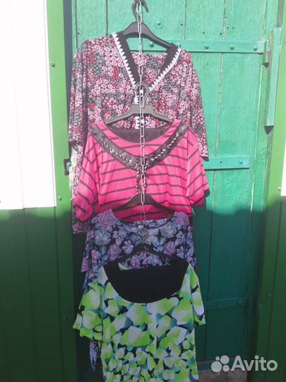 Пакет женских костюмов