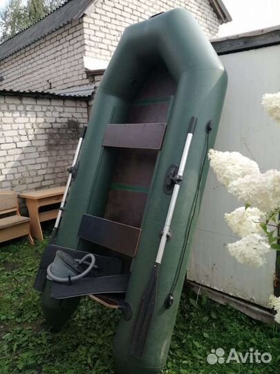 Лодка с мотором