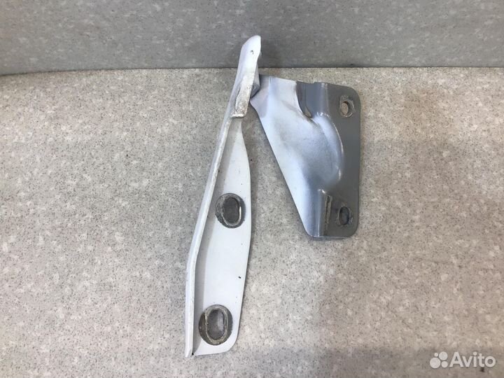 Петля капота правая VAZ LADA Granta 2011