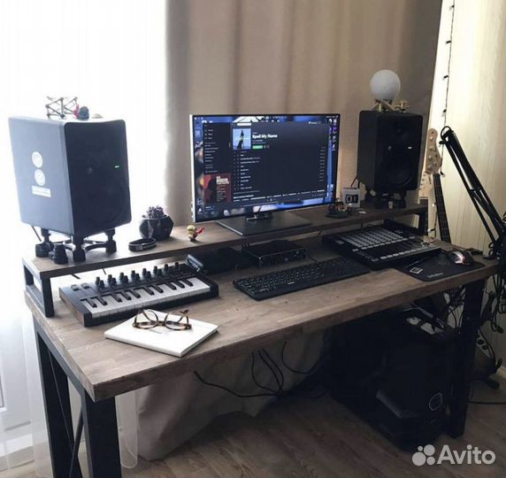 Компьютерный стол в стиле лофт