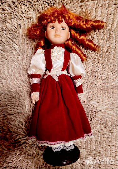 Кукла фарфоровая 40 см