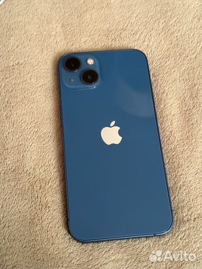 Телефон iPhone 13
