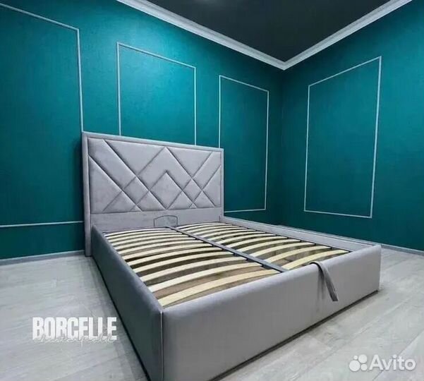 Кровать с мягким изголовьем