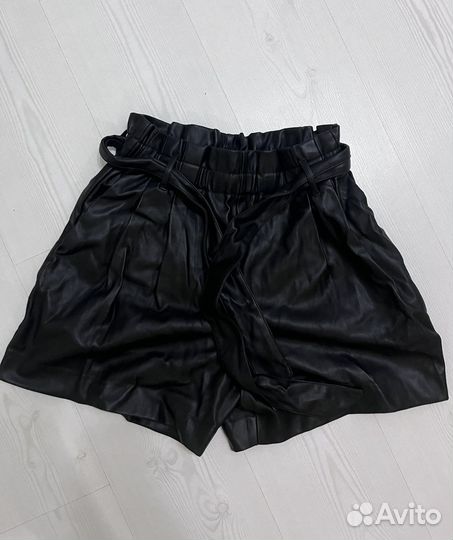 Кожаные шорты zara