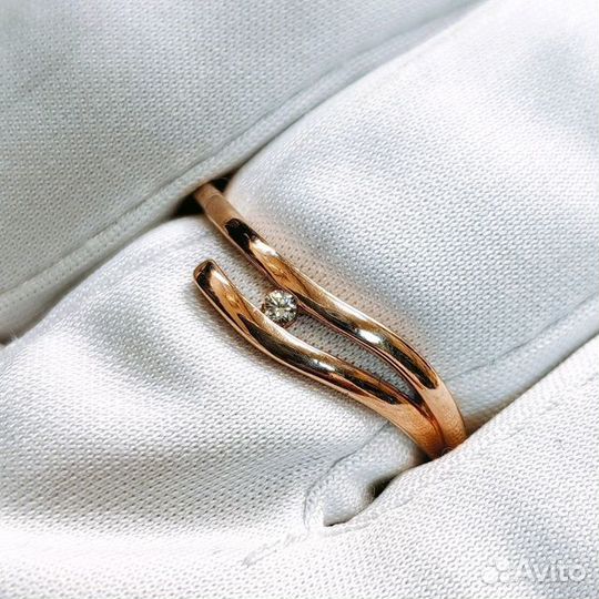 Золотое кольцо с камнем 19р