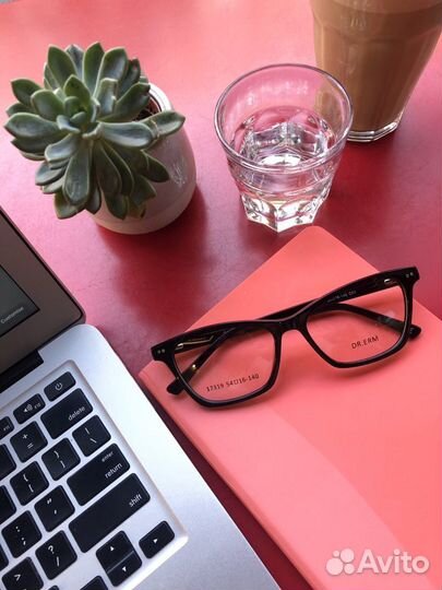 Чёрная оправа, «Кошачий глаз», Новая