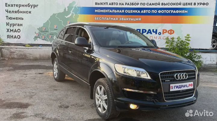 Локер задний правый Audi Q7 (4L) 4L0810172