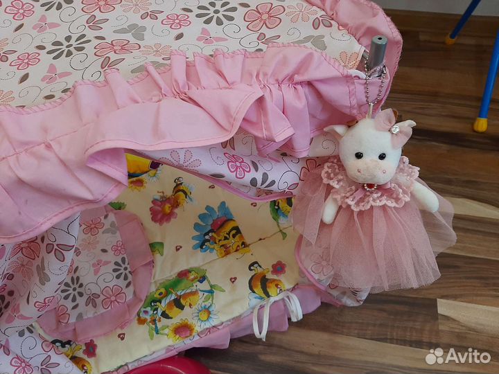 Кукольная кроватка с балдахинами