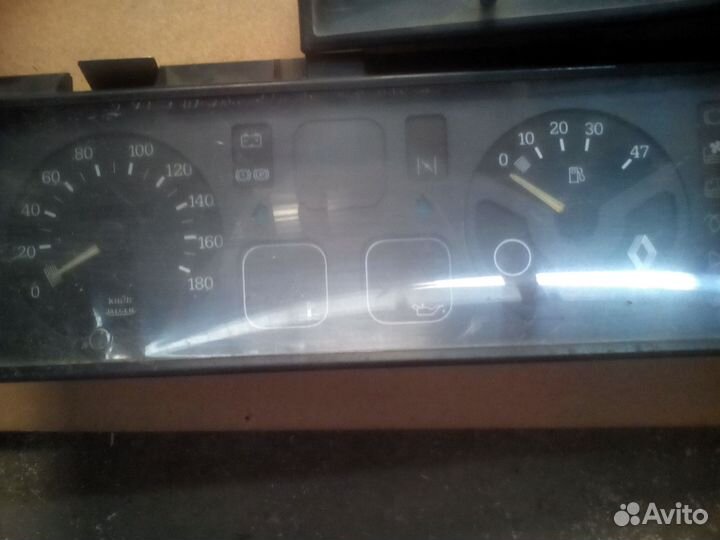 Щитки приборов Рено 9, Рено 11