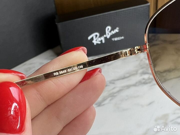 Солнцезащитные очки Ray Ban