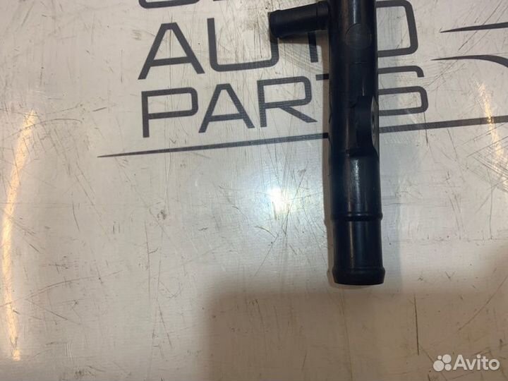 Патрубок системы охлождения Kia Ceed JD G4LC 2016