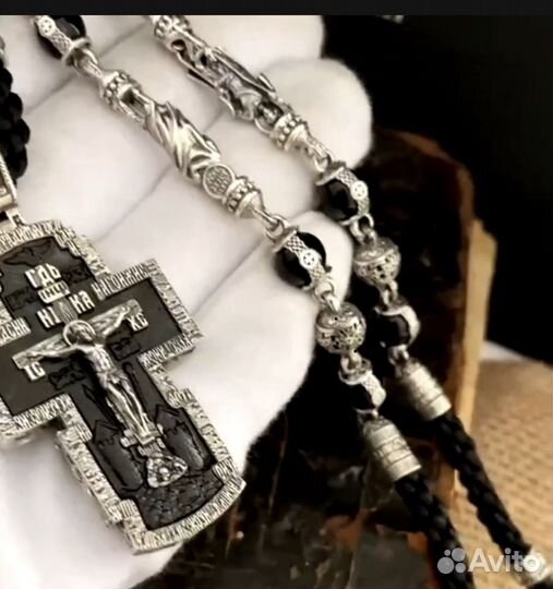 Серебряная цепь с крестом