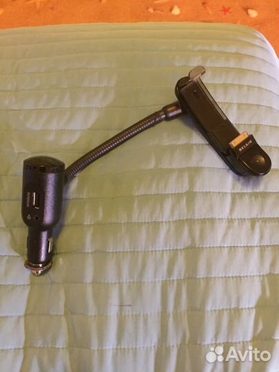 Автомобильная зарядка для iPhone 4 новая