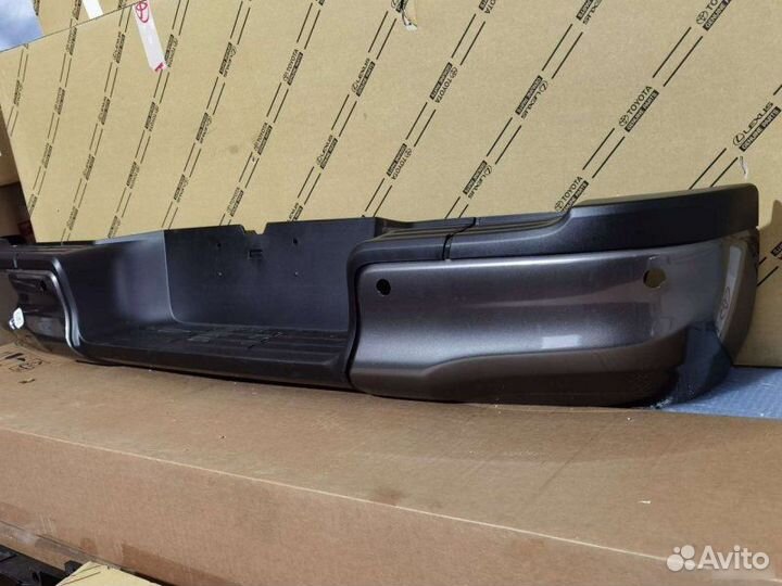 Бампер задний Toyota Hilux