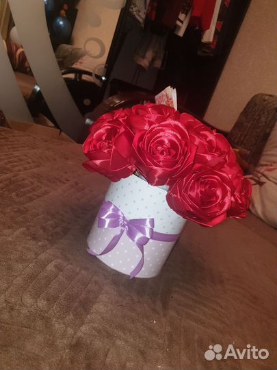 Розы из атласных лент