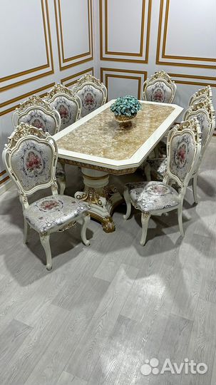 Стол и стулья