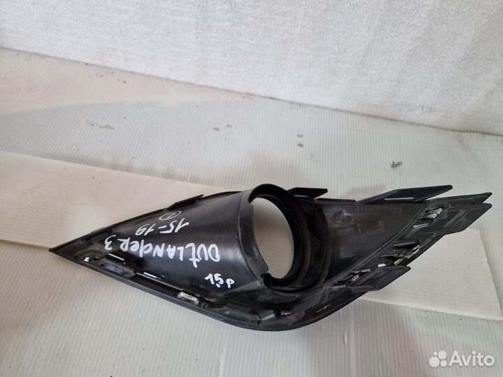 Mitsubishi Outlander 3 Рамка противотуманной фары