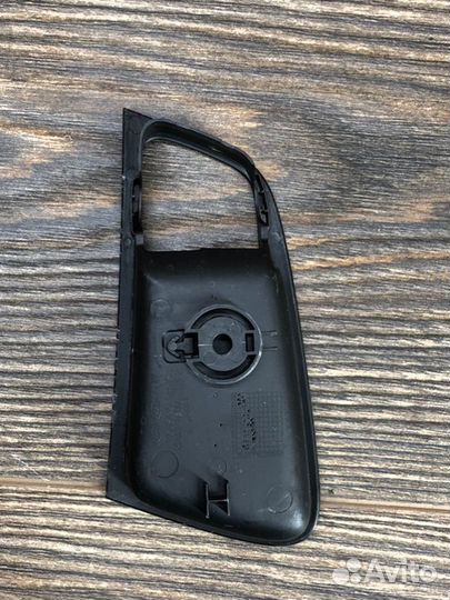 Накладка внутренней ручки двери задняя правая