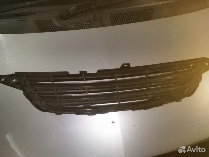 Решетка tayota avensis