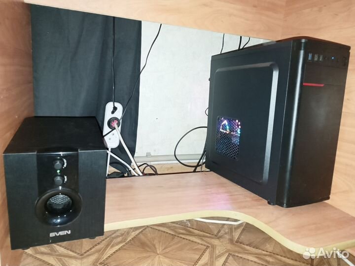 Продам компьютер, стол, кресло компьютерное