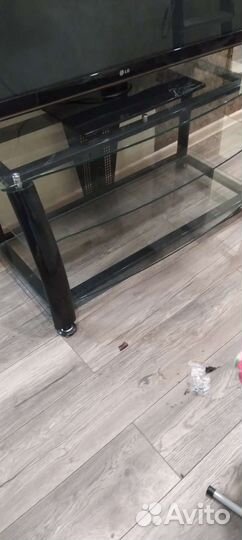 Тумбочка под телевизор стеклянная