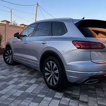 Volkswagen Touareg 3.0 AT, 2018, 127 800 км, с пробегом, цена 4 880 000 руб.