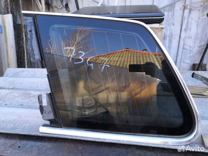 Боковое заднее стекло Volkswagen Touareg GP 2008 г